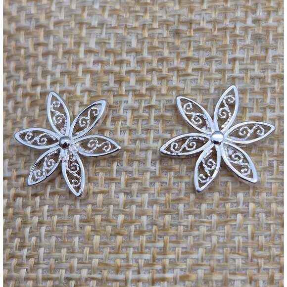 Cute Dainty 925 Sterling SU TH Silver Flower Earrings Swirl Filigree Design - Picture 1 of 6